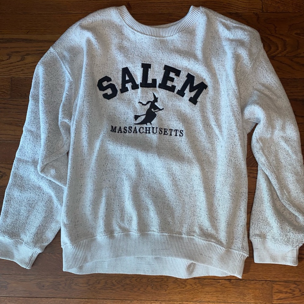 Salem Crewneck 🔥🔥